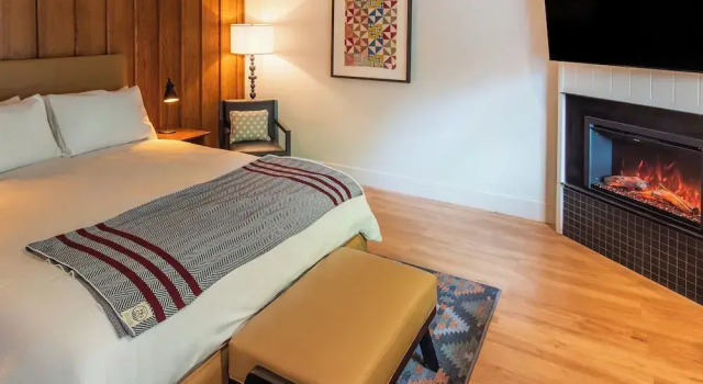 Номер Standard с балконом Historic Rocky Waters Inn, A Small Luxury Hotel