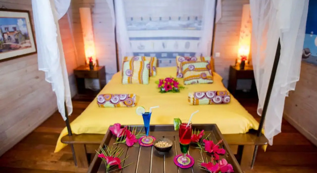 Бунгало Luxury с балконом и с видом на море Masoandro Lodge