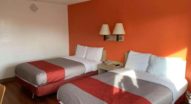 Номер Standard Travelodge by Wyndham Madison Heights MI