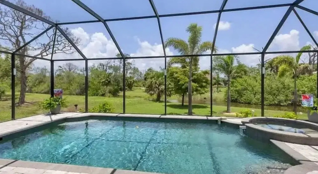 Коттедж The Sanctuary - Private Pool+spa Vacation Home - Only 5 Minutes To The Gulf Coast! 3 Bedroom Home