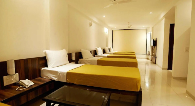 Hotel Shree Sai Dhan, Забронировать Отель Ширди штат Махараштра
