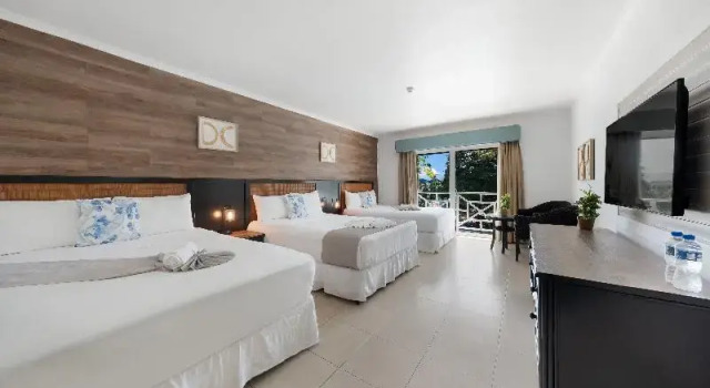 Семейный номер Standard с балконом и с видом на бассейн Playa Blanca Beach Resort - All Inclusive