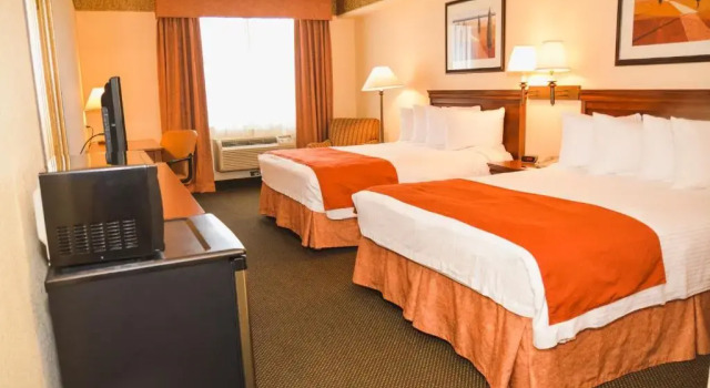 Четырёхместный номер Standard Staywell Inn & Suites