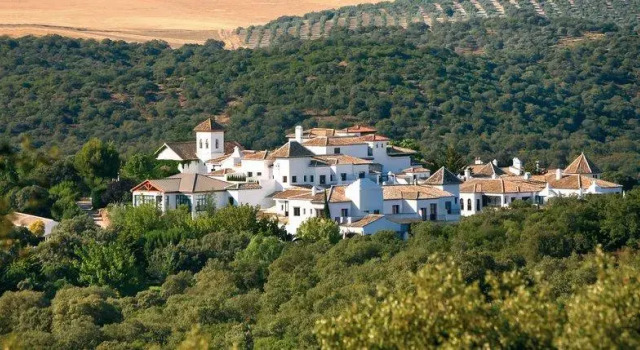 Полулюкс с красивым видом из окна Finca la Bobadilla, Leading Hotels of the World