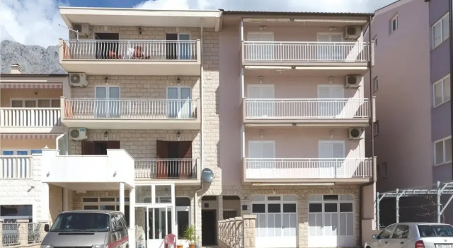Amazing Home in Makarska With Wifi and 2 Bedrooms, Забронировать Отель Отели Макарска с парковкой, Парковка