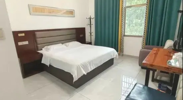 Люкс Yuelai Business Hotel (Geely Auto Xiangtan Manufacturing Base)