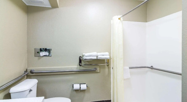 Двухместный номер Standard Quality Inn & Suites Canton, GA