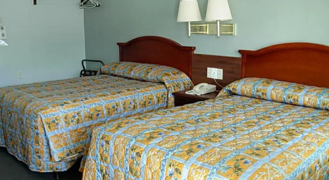Четырёхместный номер Standard Economy Inn