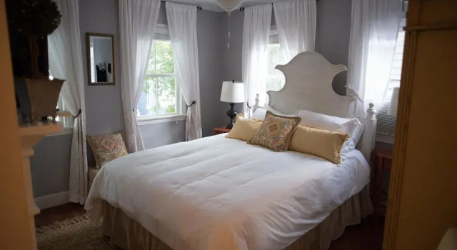 Suites on Cannon, Забронировать Апартаменты/квартира Отели Чарльстона с парковкой, рядом с Ralph H. Johnson VA Medical Center, Парковка