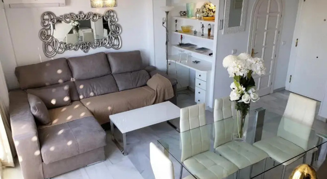 Skol 508 West Facing Duplex Apartment with Amazing Sea Views, Забронировать Апартаменты/квартира Отели Марбелья с бассейном, рядом с Музей гравюры, Бассейн