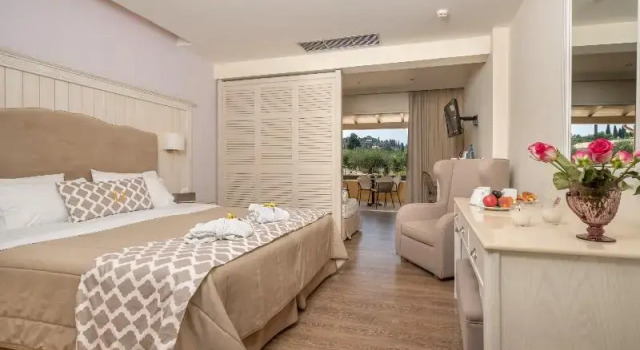 Семейный номер Standard с балконом Art Hotel Debono