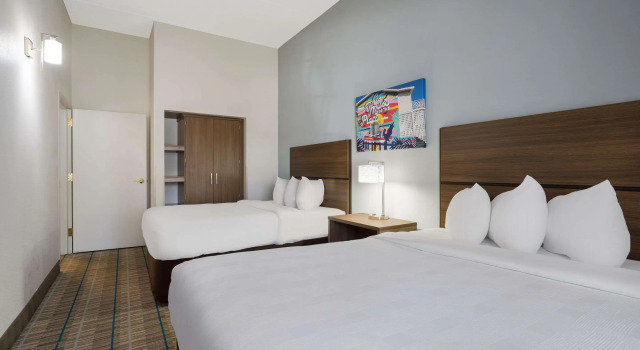 Четырёхместный люкс MainStay Suites Wilmington - University Area