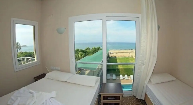 Трёхместный номер Standard с балконом Adahan Hotel