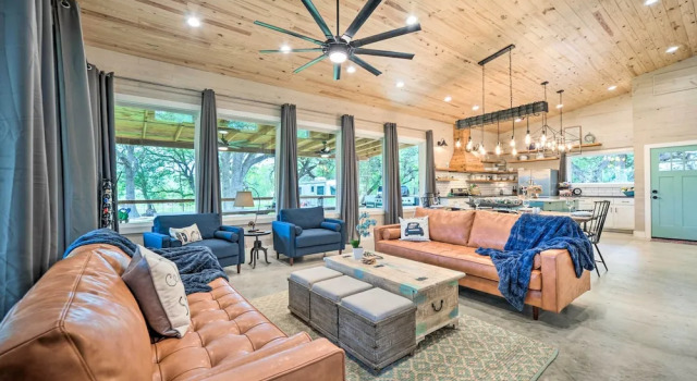 Коттедж с 3 комнатами Stunning Blanco Home w/ Direct River Access!
