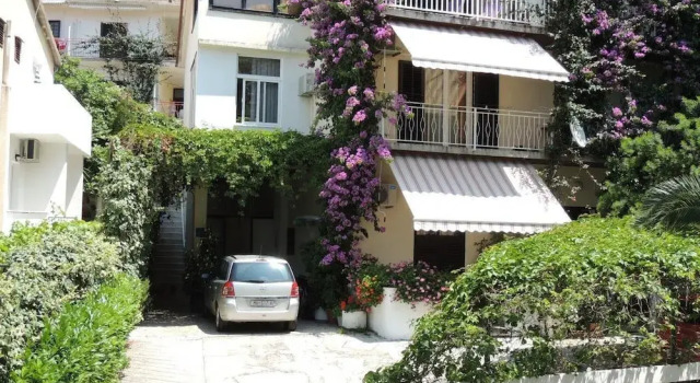 Jure - Ground Floor Studio-apartments - SA1, Rezerwuj Apartament Hotele w Split-Dalmatia County z parkingiem, Parking