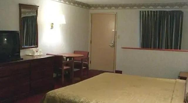 Трёхместный номер Standard Red Carpet Inn Williamstown