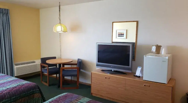 Четырёхместный номер Deluxe с балконом Algoma Beach Motel