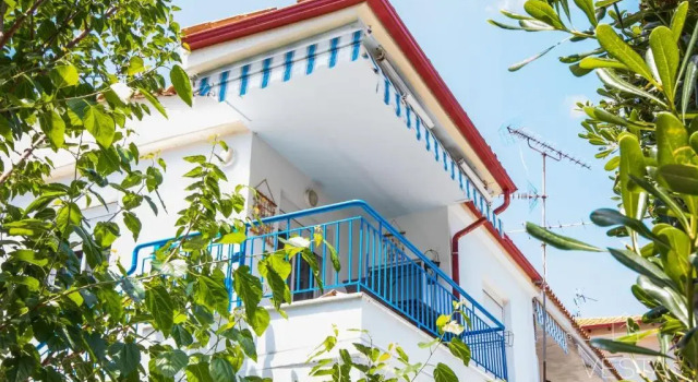 Hidden Pine Apartment, 2 bdrms, Pefkohori, Book Apartment Pefkohori 