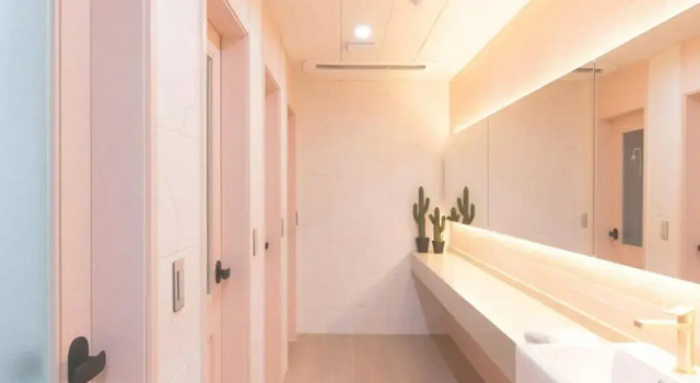 Кровать в общем номере Brosis Hotel