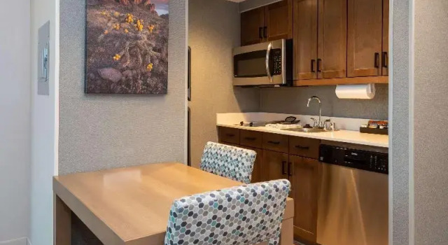 Люкс с красивым видом из окна Homewood Suites By Hilton Albuquerque Downtown