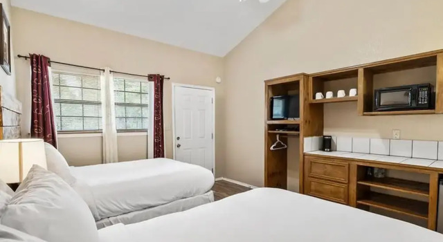 Люкс Deluxe The Claire Hotel
