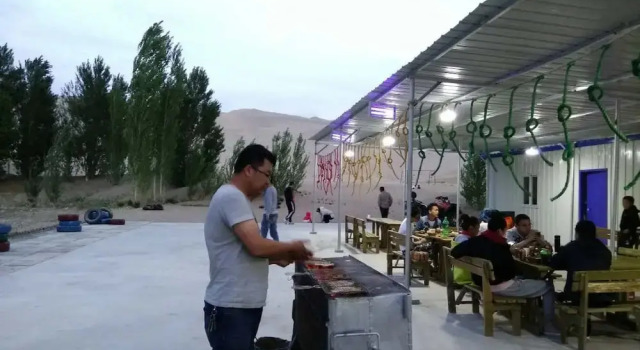 Sand Mountain Moon Bay Camping, Boek Camping Campings & glamping in Jiuquan, Camping