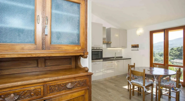 Casa del Colle sleeps 4 on the first floor equipped with every comfort near Procchio-CASA DEL COLLE, Rezervați Hotel Hoteluri și cazare în Procchio, Hotel