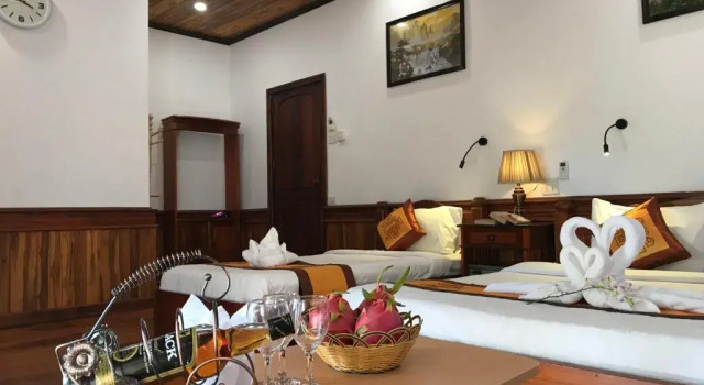 Трёхместный номер Standard с балконом Luang Prabang Oudomlith Villa & Travel