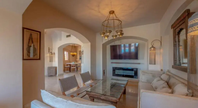 Chic 3BR Villa West Golf with Pool, Lagoon View & Guest House, Забронировать Гостевой дом Гостевые дома Эль-Гуна, Гостевой дом