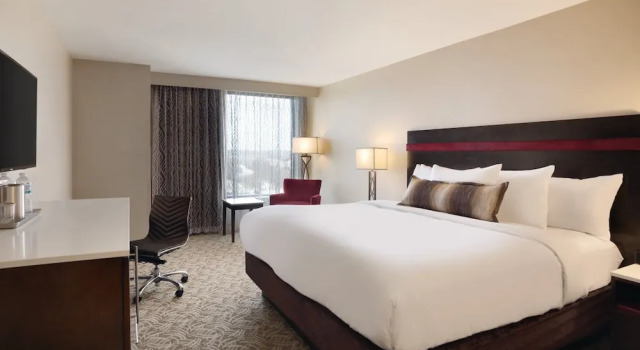 Четырёхместный номер Premium Holiday Inn Chicago Schaumburg by IHG