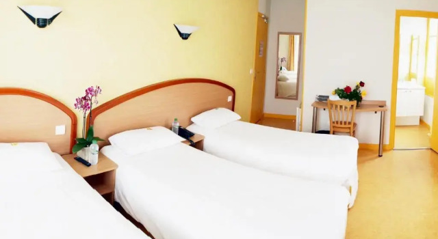 Номер Standard Logis Hôtel du Commerce