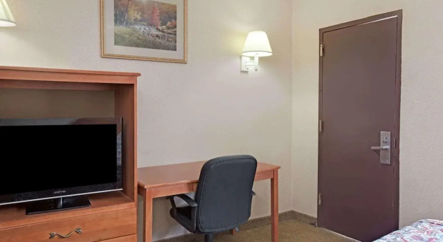 Knights Inn Pine Brook, Varaa Hotelli Pine Brook 