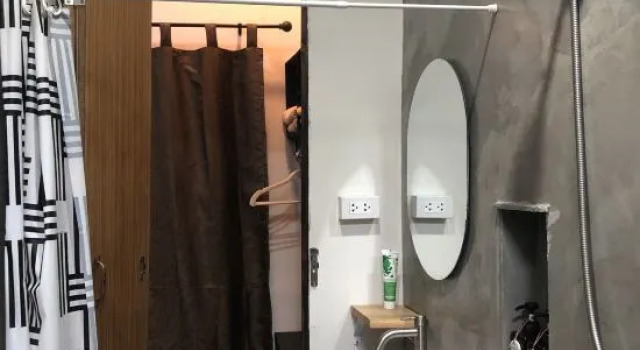 nine guesthouse, Забронировать Отель  