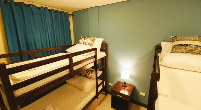 Кровать в общем номере (мужской номер) Hometown Hotel Makati - Edsa