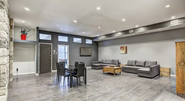 Четырёхместные апартаменты Destination Stays - LOFT HOUSE Quartier des Spectacles