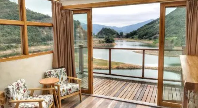 The Lake View Deyishe Resort in Thousand Island Lake, Book Ferieresort Resorthoteller i Chun'an, Ferieresort