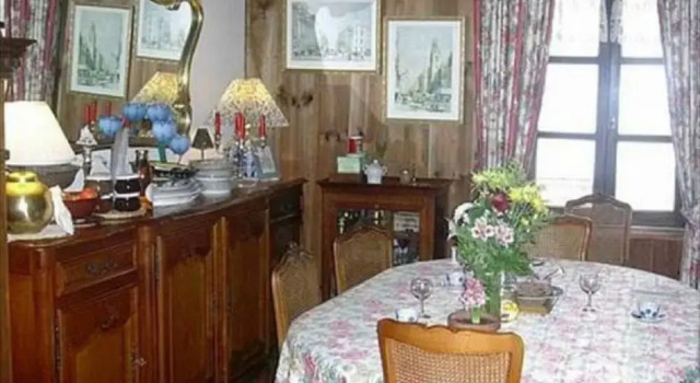 La Jacquerolle, Book Bed and Breakfast Hoteller i Rhône-Alps med parkering, Parkering