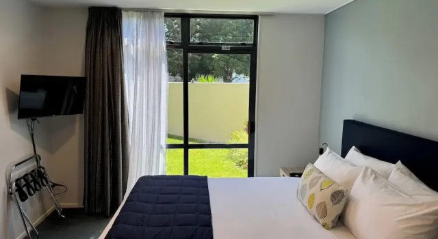Апартаменты Academy Motor Inn