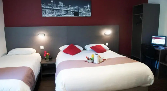 Трёхместный номер Standard Brit Hotel Montpellier Euromédecine