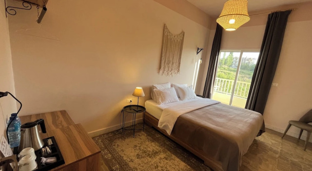 Двухместный номер Classic с балконом Beit Mirna Guesthouse & Chalet - Ehden
