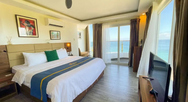 Люкс с балконом Casa Marco Suites Puerto Galera powered by Cocotel