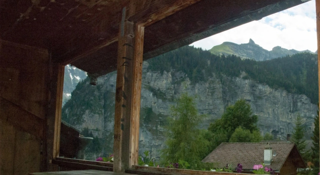 Кровать в общем номере с видом на горы Mountain Hostel Gimmelwald