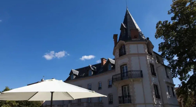 Château Les 4 Saisons, Забронировать Отель Сен-Сатурнен Auvergne Volcanoes