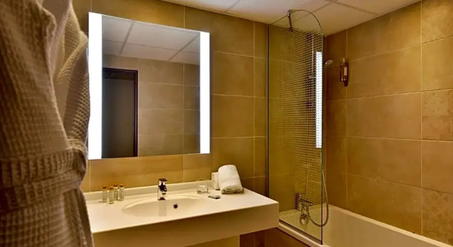 Номер Superior Hôtel Arles Plaza