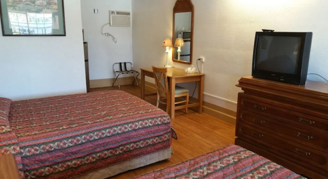 Comfort Neljän hengen huone Tri-State Inn