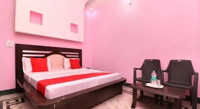 OYO Flagship 70111 Hotel Sudan Cottage, Rezerwuj Hotel Panchkula Delhi