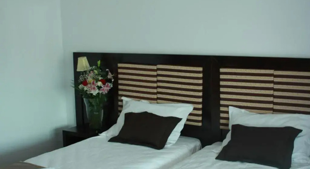 Pensiunea Clasic, Varaa Hotelli Hotellit Carpathians - Romania uima-altaalla, Uima-allas
