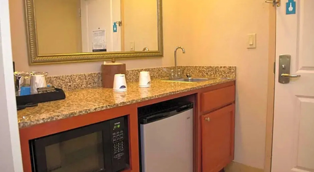 Люкс c 1 комнатой Hampton Inn Montgomery-South-Airport