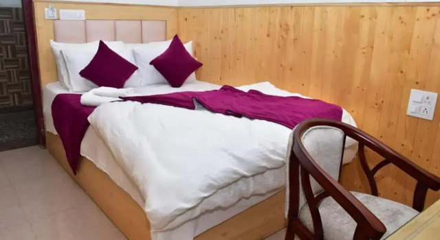 Jalal Palace, Book Hotel Hoteller i Almora med parkering, Parkering