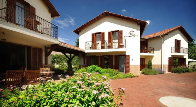 Двухместный номер Standard с балконом Hullám Villa B&B